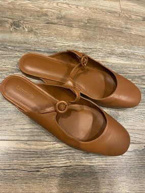 Larroude flats size 8.5